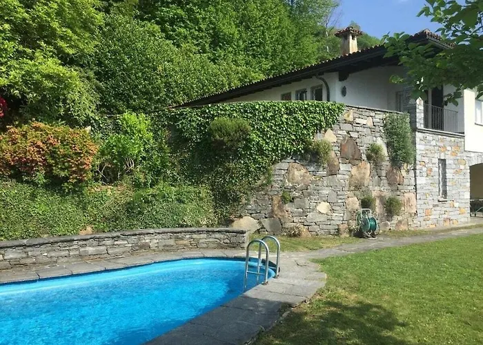 In With Swimming Pool Дом отдыха *