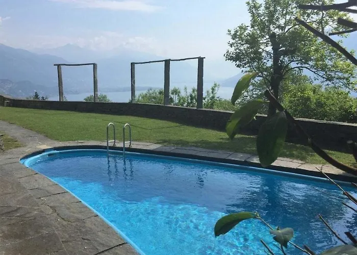 In With Swimming Pool Дом отдыха Бриссаго