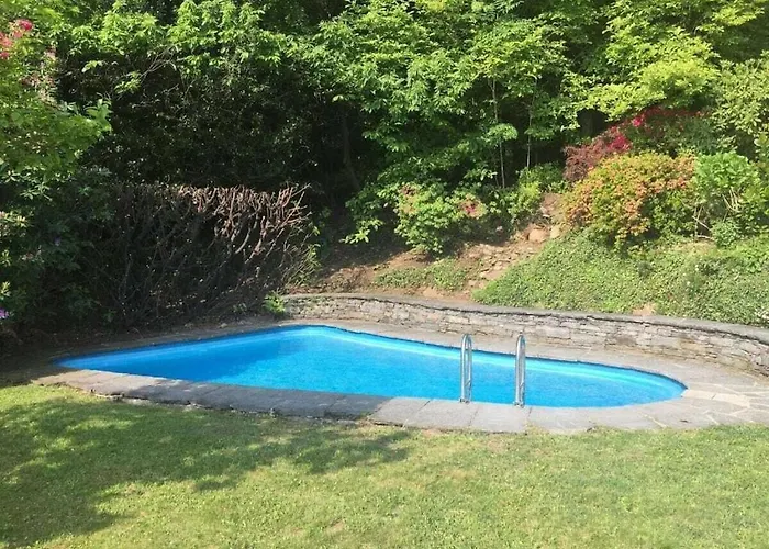 Dom wakacyjny In With Swimming Pool *