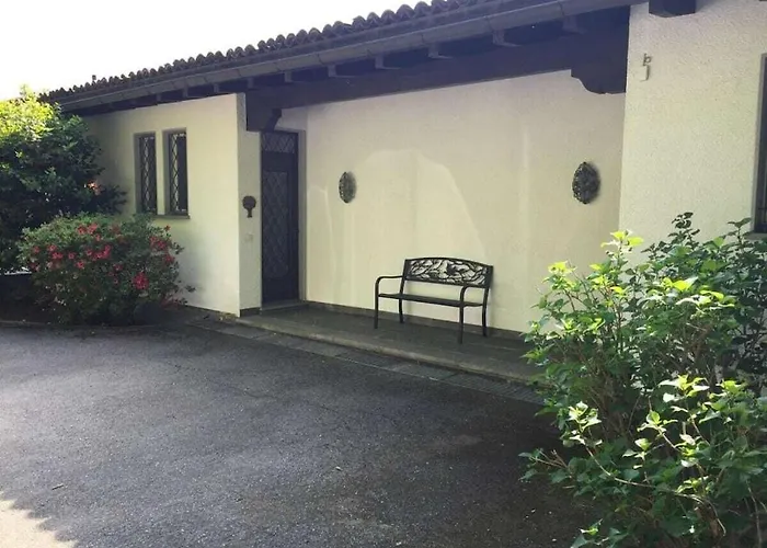 Dom wakacyjny In With Swimming Pool Brissago